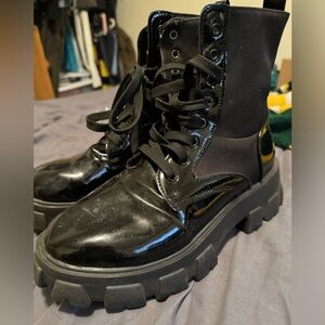 Combat boots